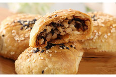 酥餅機(jī)廠家分享金華酥餅制作方法與規(guī)?；瘷C(jī)器生產(chǎn)